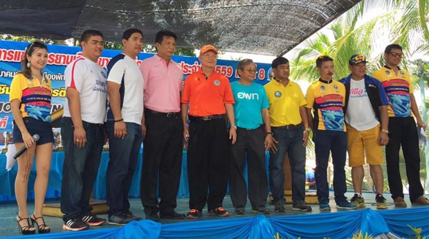 Vizebürgermeister Wattana Chanataworanon hat den Vorsitz bei der Eröffnung der ‚Pattaya Mountain Bike Challenge 2016‘. Vizebürgermeister Wattana Chanataworanon hat den Vorsitz bei der Eröffnung der ‚Pattaya Mountain Bike Challenge 2016‘.