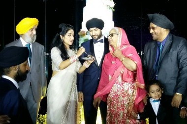 Kulwinder und Kulsaran Palasing, Exekutives der Stylo Group bei der Hochzeit ihrer Tochter.