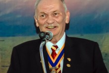 Gründungspräsident Stephan Heynert bei seinen Erklärungen über die Geschichte des Rotary Clubs Phönix Pattaya.