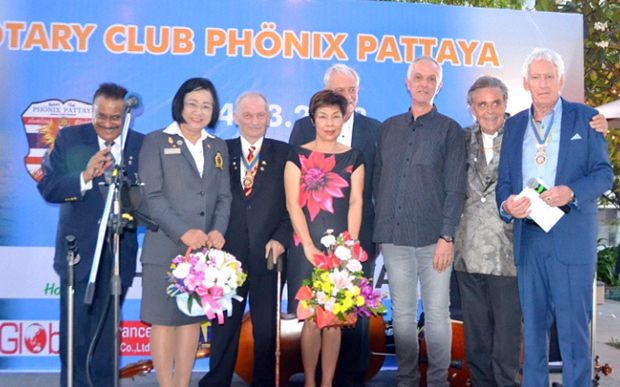 (l-r) PDG Peter Malhotra, Distriktgiuverneurin Onanong Siripornmanut, Gründungspräsident Stephan Heynert, Rosita Meier, Hubert Maier, Ex-Präsident RC Phönix Pattaya, Rainer Heinzmann, MD von Global Insurance, Axel Brauer MD von Brauer Holding und Präsident Peter Schlegel.