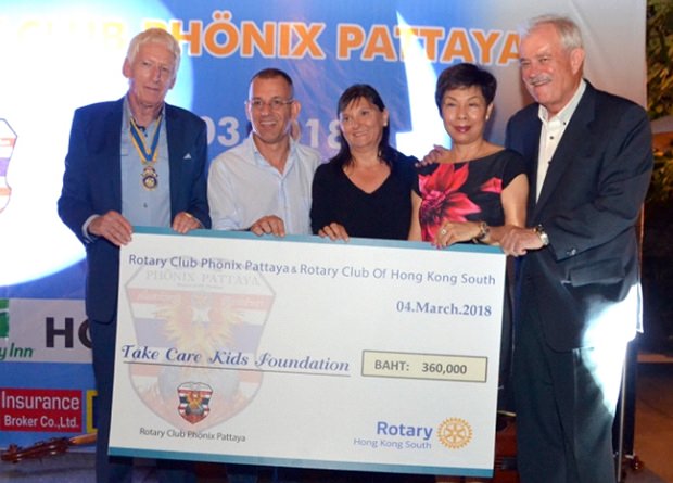 (Von links) Peter Schlegel, Jürgen Lusuardi, Maria Palombi, Rosita und Hubert Meier bei der Scheckübergabe an ‘Take Care Kids’.