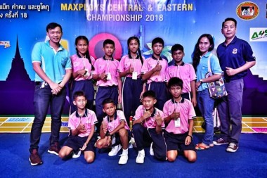 Diese beiden Kinder sind nun der ganze Stolz des ASEAN Lernzentrums.