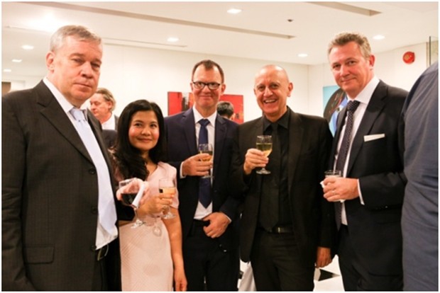 Peter Lampl (2. von rechts) mit Daniel Frick (ganz rechts), Krit Chris Grabow (rechts neben Peter) und Yummo.
