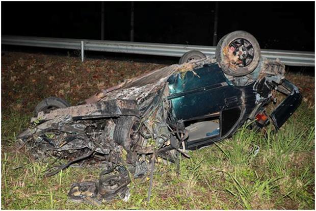 Sittisak Boonprasert starb als er aus seinem Wagen flog, nachdem er auf einen Elektrikmasten aufgefahren war. Sein Wagen war eineinizgerTrümmerhaufen.