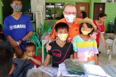 Peter Grey mit Kindern des ATCC.