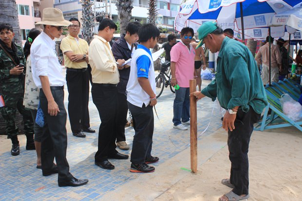 Military and Pattaya administrators lead by Mr. Pakorn Sukhonthachart, permanent secretary of Pattaya city, allocating zones for beach operators Military and Pattaya administrators lead by Mr. Pakorn Sukhonthachart, permanent secretary of Pattaya city, allocating zones for beach operators