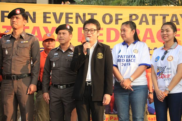 Rattanachai Suthidechanai eröffnet das 7. Bettrennen Pattaya. 