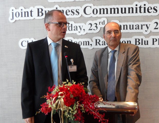 Vereint ist man stärker: (von links) Jörg Buck, der Direktor der deutsch-thailändischen Handelskammer und Dr. Gustav Gressel, der Leiter der Außenhandelsabteilung der österreichischen Botschaft. 