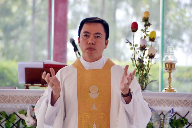 Pastor Francis Xavier Kritsada Sukkaphat erzählt aus Vater Corsie Legaspi's Leben.