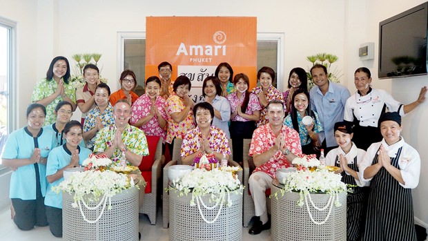 Das Amari Team Phuket beim Gemeinschaftsfoto nach der Feier. Das Amari Team Phuket beim Gemeinschaftsfoto nach der Feier.