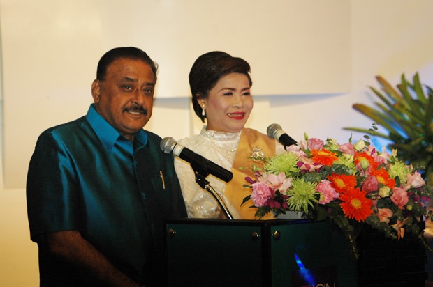 Peter Malhotra, der geschäftsführende Direktor der Pattaya Mail Media Gruppe war der Zeremonienmeister in Englisch und Thai. Peter Malhotra, der geschäftsführende Direktor der Pattaya Mail Media Gruppe war der Zeremonienmeister in Englisch und Thai.