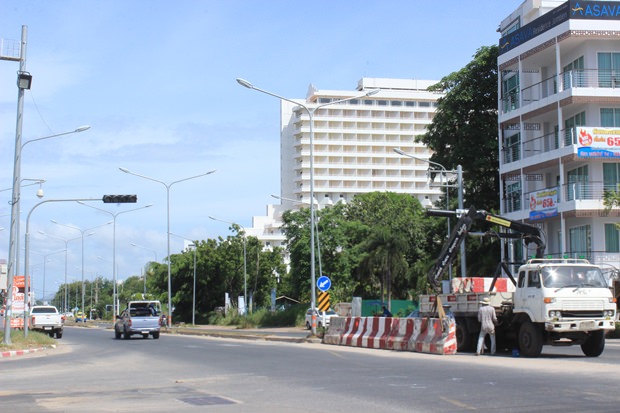 Vorübergehend aufgestellte Betonbarrieren sollen weitere Unfälle verhindern helfen. Vorübergehend aufgestellte Betonbarrieren sollen weitere Unfälle verhindern helfen.