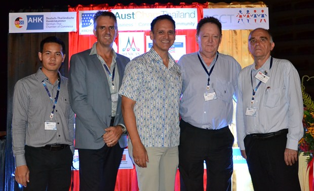 Pasit Foobunma, Director & Web Master of SATCC, Mark Fifield, Miguel  Maldonado, Allan Riddell , Director von SATCC und Tom Bishop. 