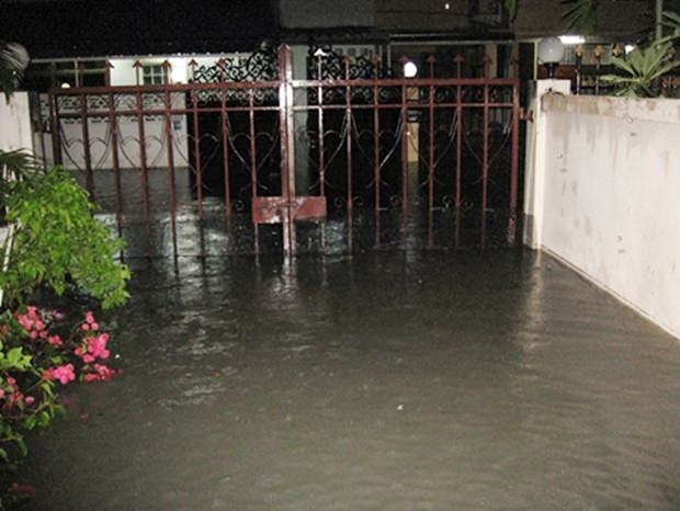 Ein typisches Beispiel wir hoch das Hochwasser in Pattaya stand. 