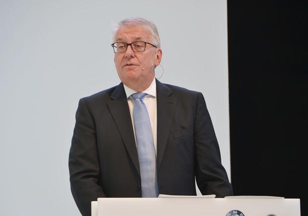 Jürgen Maidl, der Senior Vizepräsident für Logistik, bei seiner Ansprache. 