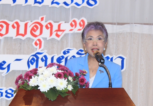 Die YWCA Präsidentin Thailands, Lantip Tawadsin, bei ihrer Ansprache.