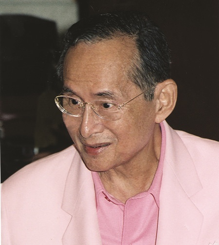 Seine Majestät König Bhumibol der Große, wird heute am 5. Dezember 2015, 88 Jahre alt. Seine Majestät König Bhumibol der Große, wird heute am 5. Dezember 2015, 88 Jahre alt.