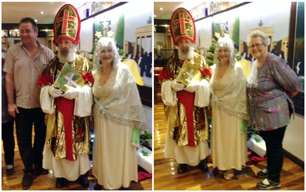 Weihnachtsmann und Weihnachtsengel mit Wirt Frank Boer und mit TAS Präsidentin Veronika Thananan. Weihnachtsmann und Weihnachtsengel mit Wirt Frank Boer und mit TAS Präsidentin Veronika Thananan.