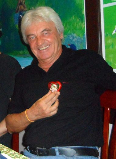 Ein Jugendfreund aus Schwanenstadt aus der Heimatstadt des Weihnachtsengels, Gerhard Müller, feiert auch mit. Ein Jugendfreund aus Schwanenstadt aus der Heimatstadt des Weihnachtsengels, Gerhard Müller, feiert auch mit.
