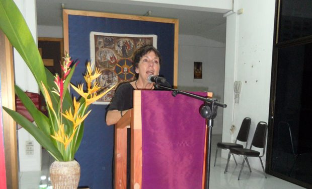 Prof. Margot Kässmann bei ihren Vorträgen. Hier im Begegnungszentrum Pattaya. 