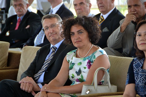 Botschafter Peter Prügel mit Gattin Lucia Constantini Prügel.