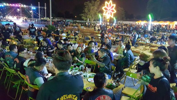 Die Poseidon Big Bike Gruppe und 26 andere Motorradgruppen veranstalten gemeinsam die Auktioon für gute Zwecke. Die Poseidon Big Bike Gruppe und 26 andere Motorradgruppen veranstalten gemeinsam die Auktioon für gute Zwecke.
