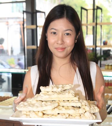 Pimchanok Thavipone ist die Direktorin der Chocolate Factory Pattaya. Pimchanok Thavipone ist die Direktorin der Chocolate Factory Pattaya.