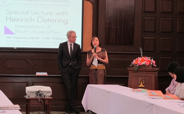Prof. Heinrich Detering und Prof. Dr. Pornsan Watanangura bei der Vorstellung ihrer Projekte. 