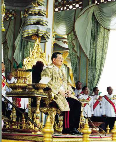 Der am längsten regierende Monarch der Welt: König Bhumibol Adulyadej der Große. (Photo: mit Erlaubnis des Königlichen Haushalts)