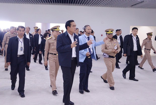 Ministerpräsident General Prayut inspiziert den Flughafen U-Tapao.