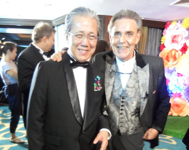 (Von links) GTTC Präsident Phongsakdi Chakshuvej mit dem großen Sponsoren aus Pattaya, Axel Brauer. 