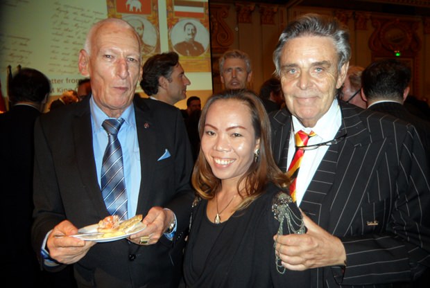 (Von links) Peter Schlegel, Bo und Axel Brauer sind zur Feier aus Pattaya gekommen. (Von links) Peter Schlegel, Bo und Axel Brauer sind zur Feier aus Pattaya gekommen.
