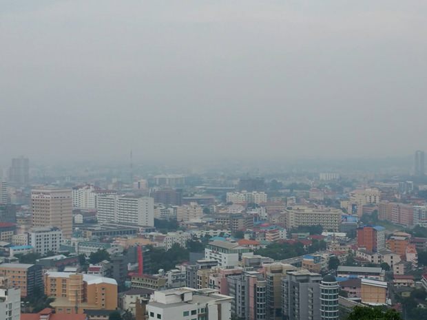 Dichter Nebel behindert die Sicht. Dichter Nebel behindert die Sicht.