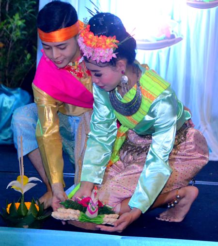 Das Centara Grand Mirage Beach Resort veranstaltete eine private Loy Krathong Feier. Das Centara Grand Mirage Beach Resort veranstaltete eine private Loy Krathong Feier.