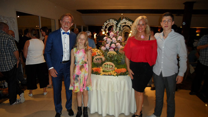 Über 300 Gäste feiern im Thai Garden Resort Silvester Über 300 Gäste feiern im Thai Garden Resort Silvester