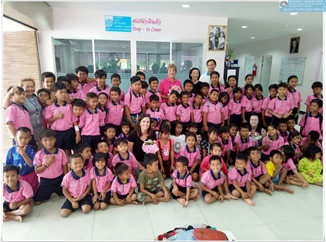 Vater Ray’s Familie besucht Pattaya Orphanage, Drop-In Center und CPDC Vater Ray’s Familie besucht Pattaya Orphanage, Drop-In Center und CPDC