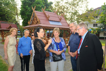 Vater Ray’s Familie besucht Pattaya Orphanage, Drop-In Center und CPDC Vater Ray’s Familie besucht Pattaya Orphanage, Drop-In Center und CPDC