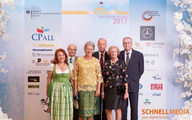 Aus Pattaya angereist sind (von links) Elfi Seitz, Tony Portman, Eva und General Heinrich Schmidinger, Monika und Eberhard Podleska.