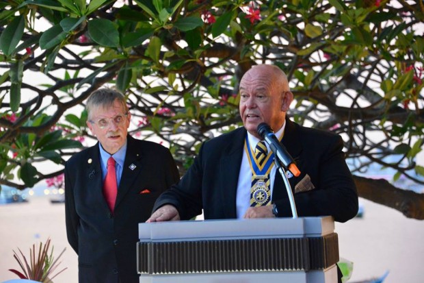 Martin Brands (links) und Präsident Rodney Charman begrüßen die Gäste. 