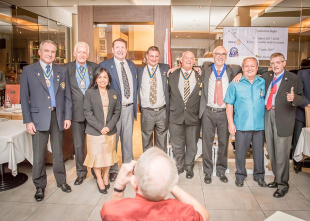 Alle anwesenden Rotary Präsidenten im Bild vereint. (Von links) Dr. Olivier Meyer, Peter Schlegel, Nachlada Nammontree, Brian Songhurst, Eric Labouillat, Rodney Charman, Michel roche, Prempricha Dibbayawan und Martin Brands. 