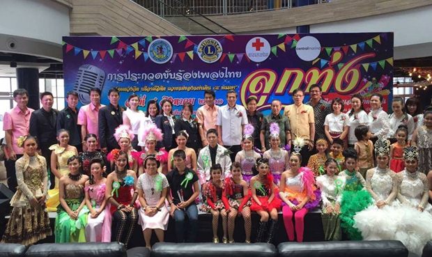 Chanatpong Sriwised, Pattaya City Manager vergab Anerkennungsurkunden an die Blutspender.