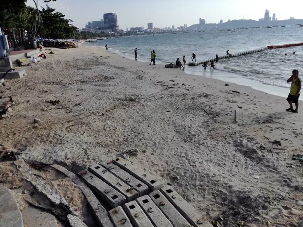 Der Strand sieht nun sauberer aus als vorher. 