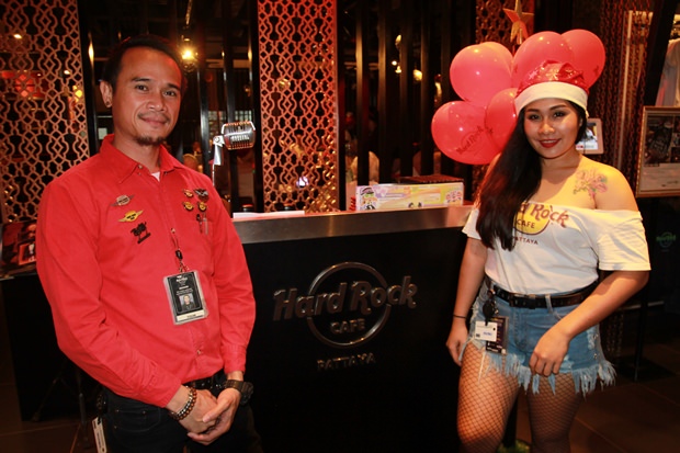 Auch das Hard Rock Pattaya ist innen wie außen sehr schön festlich geschmückt. 