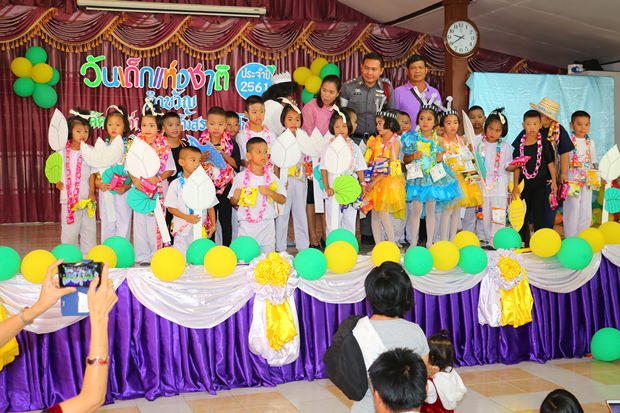 Junge Darsteller in der Wat Najomtien Schule in Sattahip.