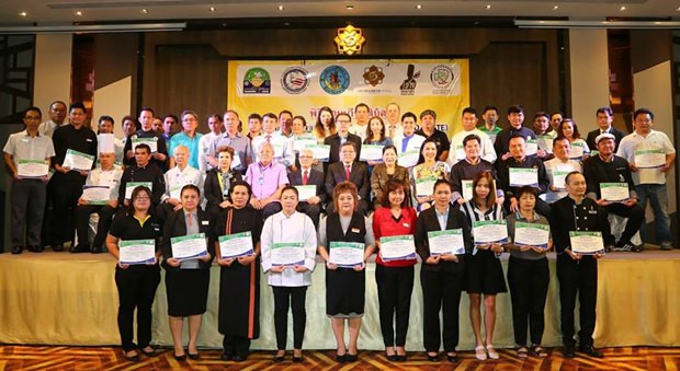 Vize-Bürgermeister Vichien Pongpanit hatte den Vorsitz bei der Zertifikat Verteilung. 