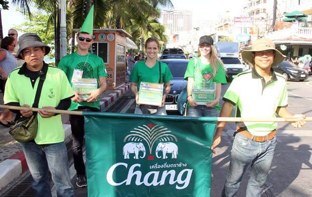 Die Chang Fahne, einer der Sponsoren, darf nicht fehlen. 