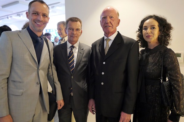 Jan Scheer (ganz links), der Leiter der Wirtschaftsabteilung der deutschen Botschaft, mit Gästen aus Pattaya: Honorarkimsul Rudolf Hofer, Gerrit Niehaus mit seiner schönen Frau Anselma.