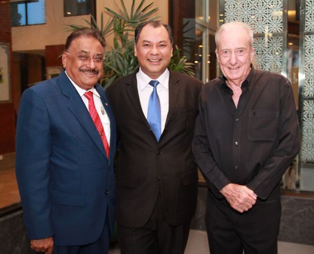 Peter Malhotra, Prem Calais und Dr. Iain Corness.
