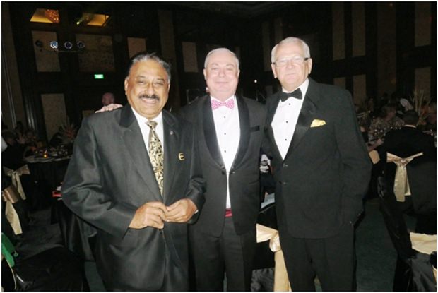 (von links) Peter Malhotra von Pattaya Mail, Eric Hallin GM vom Rembrandt Hotel und Schriftsteller Andrew Wood. 