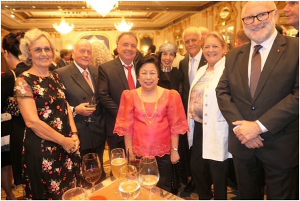 Die philippinische Botschafterin mit Gästen aus Pattaya, Chonburi und Chiang Mai. 